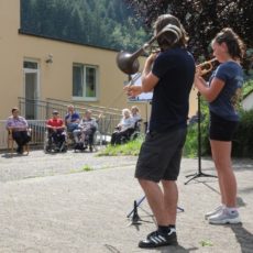 Jungmusiker spielen für Haus St. Vinzenz